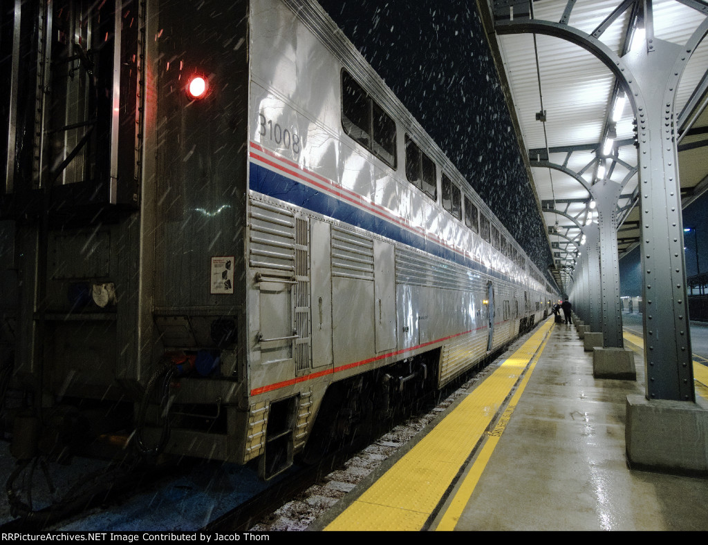 Eastbound California Zephyr stops in Omaha